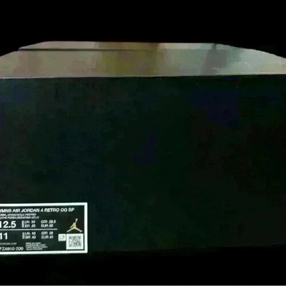 MAKE A SOLID OFFER 1 OF A KIND Jordan Air 4 Retro interior is stunning quilted - Picture 6 of 15